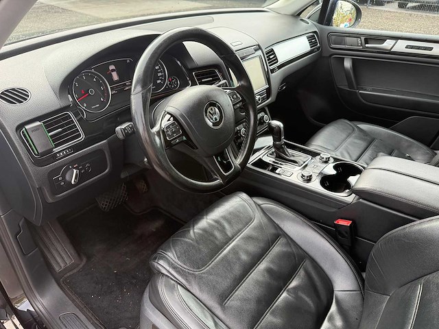 2014 - volkswagen - touareg - 3.0 tdi r-line 5-zns-93 iaw - afbeelding 23 van  23