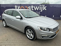 2014 - volvo - v60 - 2.4 d6 awd pl.i sum. - personenauto - afbeelding 2 van  13