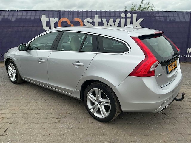 2014 - volvo - v60 - 2.4 d6 awd pl.i sum. - personenauto - afbeelding 3 van  13