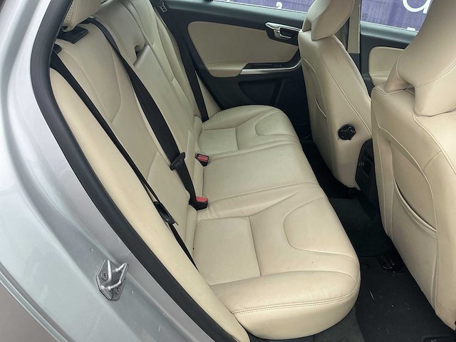2014 - volvo - v60 - 2.4 d6 awd pl.i sum. - personenauto - afbeelding 1 van  4