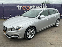 2014 - volvo - v60 - 2.4 d6 awd pl.i sum. - personenauto - afbeelding 1 van  13