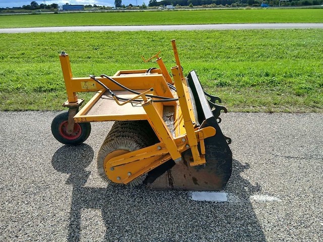 2014 ap ab 1750-2 veegmachine - afbeelding 1 van  17