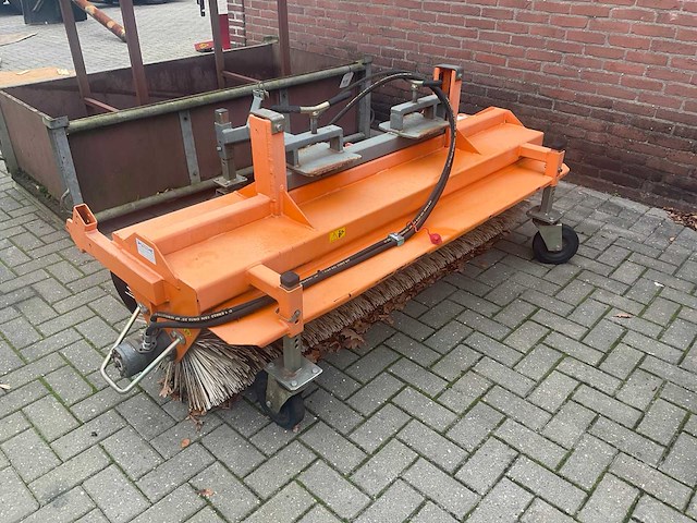2014 bema 1850 straatveegmachine - afbeelding 1 van  5