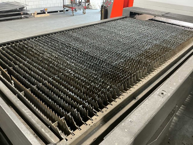 2014 bystronic byautonom 3015 lasersnijmachine (fiber machine) - afbeelding 18 van  45