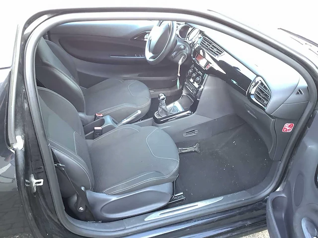 2014 citroen ds3 1.2 vti so chic personenauto 4-trp-48 - afbeelding 18 van  28