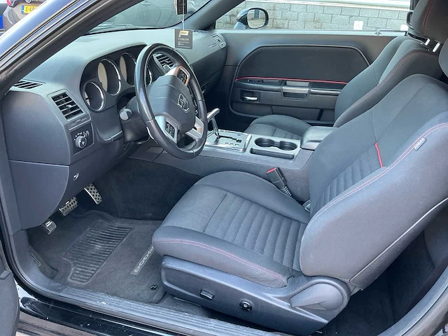 2014 dodge challenger hemi r/t personenauto - afbeelding 18 van  34
