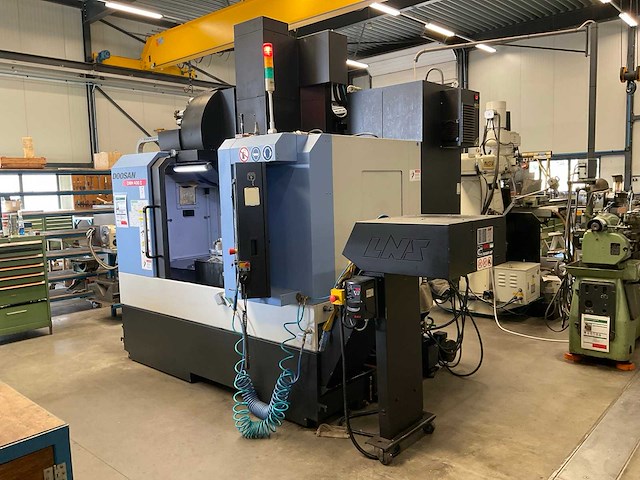 2014 doosan dnm 400 ii cnc verticale bewerkingscentra - afbeelding 1 van  28