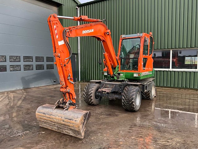 2014 doosan dx55w mobiele graafmachine - afbeelding 1 van  26