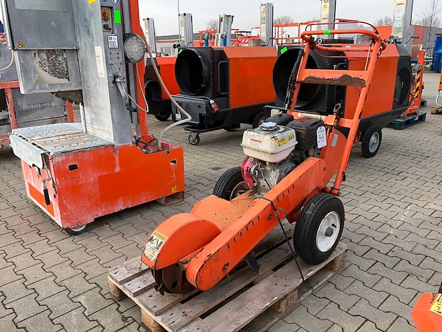 2014 dosko 337-13h boomstronkhakselaar - afbeelding 1 van  13