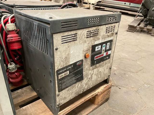 2014 elektrant acculader - afbeelding 1 van  5