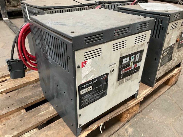 2014 elektrant acculader - afbeelding 1 van  5