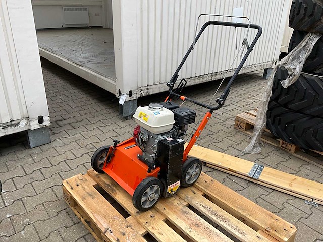 2014 eliet e401 vm verticuteermachine - afbeelding 1 van  11