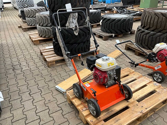 2014 eliet e401 vm verticuteermachine - afbeelding 6 van  11