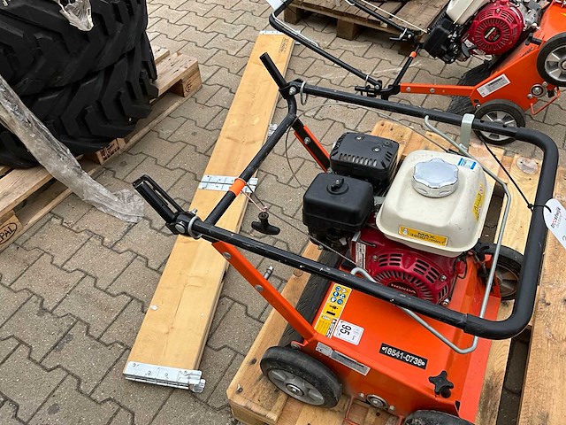 2014 eliet e401 vm verticuteermachine - afbeelding 10 van  11