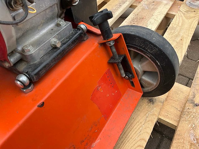 2014 eliet e401 vm verticuteermachine - afbeelding 11 van  11