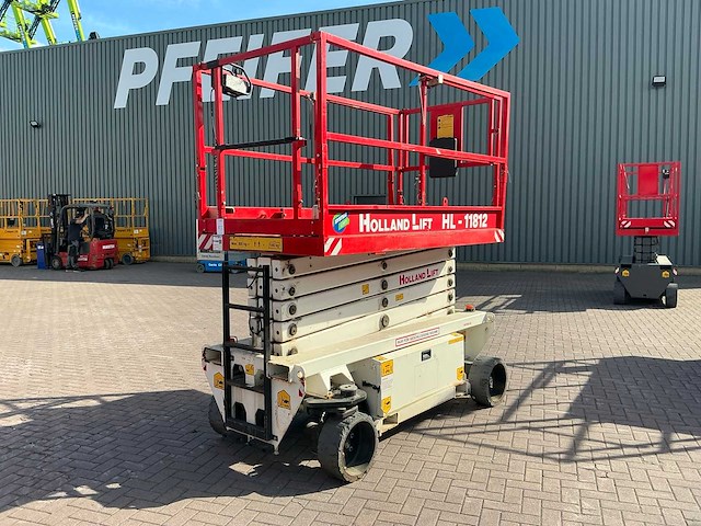 2014 holland lift hl-11812 hoogwerker - afbeelding 1 van  12