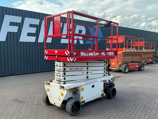 2014 holland lift hl-11812 hoogwerker - afbeelding 1 van  9