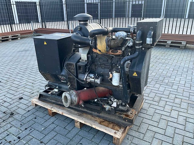 2014 industrie stroomgenerator 120kva - afbeelding 1 van  11