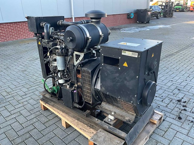 2014 industrie stroomgenerator 120kva - afbeelding 7 van  11