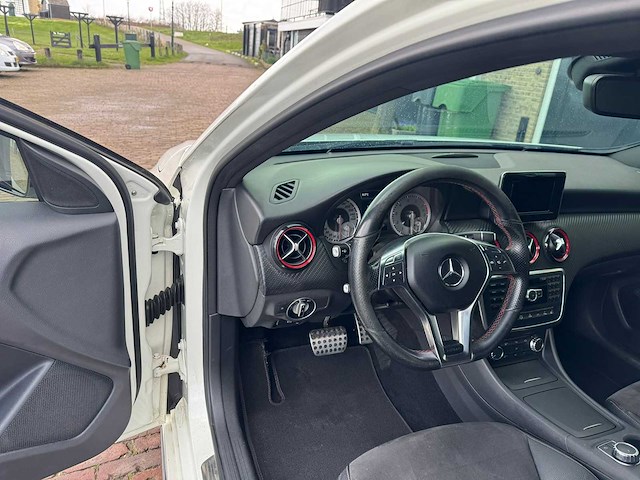 2014 mercedes-benz a-klasse 250 amg sport 300pk ambition g-313-tz - afbeelding 10 van  36