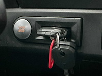 2014 mercedes-benz antos vrachtwagen met gesloten opbouw - afbeelding 8 van  32