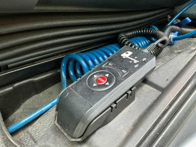 2014 mercedes-benz antos vrachtwagen met gesloten opbouw - afbeelding 12 van  32