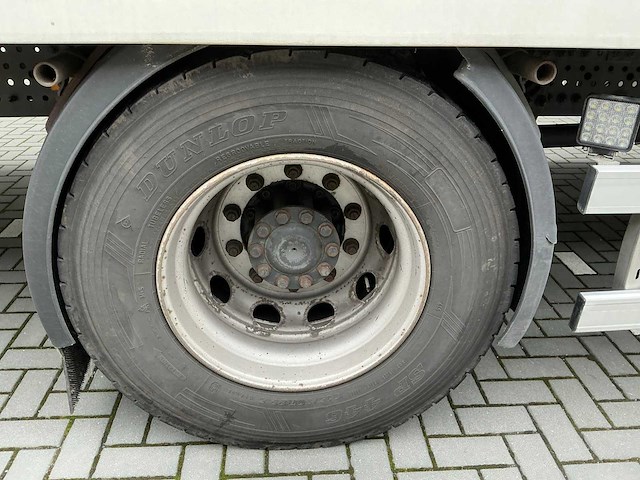 2014 mercedes-benz antos vrachtwagen met gesloten opbouw - afbeelding 15 van  32