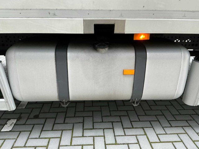 2014 mercedes-benz antos vrachtwagen met gesloten opbouw - afbeelding 18 van  32