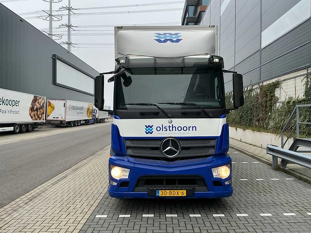 2014 mercedes-benz antos vrachtwagen met gesloten opbouw - afbeelding 20 van  32