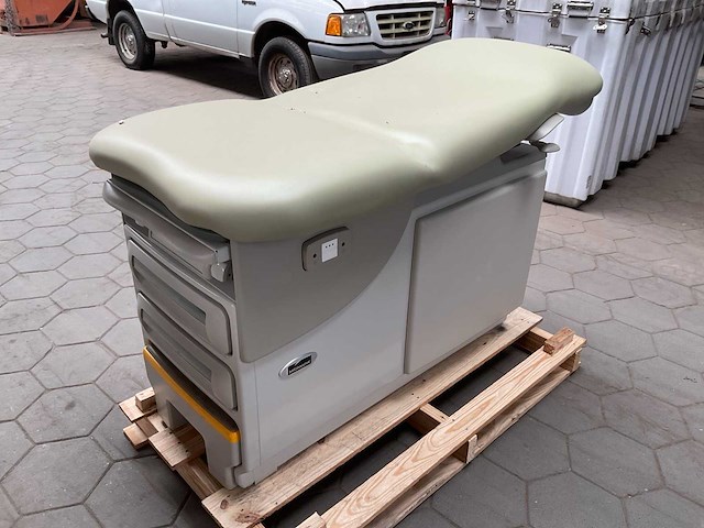 2014 midmark ritter 204 examination table - afbeelding 1 van  5