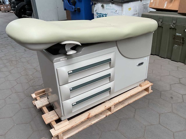2014 midmark ritter 204 examination table - afbeelding 2 van  5