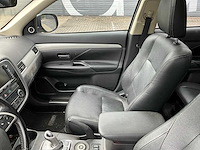 2014 mitsubishi outlander 2.0 phev instyle+ personenauto 6-tht-94 - afbeelding 19 van  39