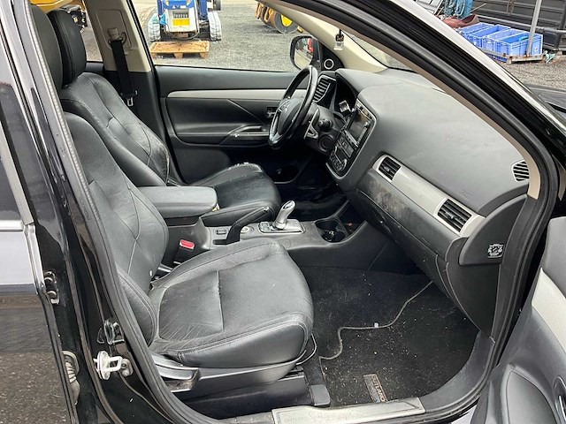 2014 mitsubishi outlander 2.0 phev instyle+ personenauto 6-tht-94 - afbeelding 22 van  39