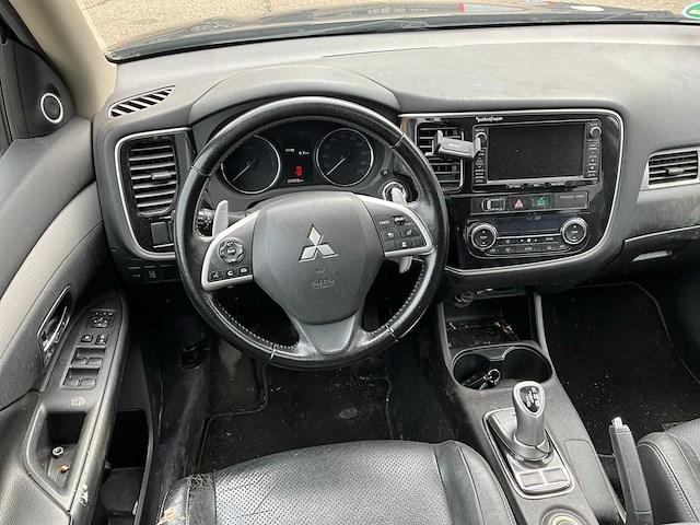 2014 mitsubishi outlander 2.0 phev instyle+ personenauto 6-tht-94 - afbeelding 13 van  39