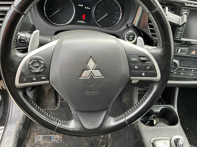 2014 mitsubishi outlander 2.0 phev instyle+ personenauto 6-tht-94 - afbeelding 15 van  39