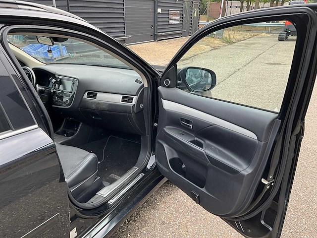 2014 mitsubishi outlander 2.0 phev instyle+ personenauto 6-tht-94 - afbeelding 39 van  39