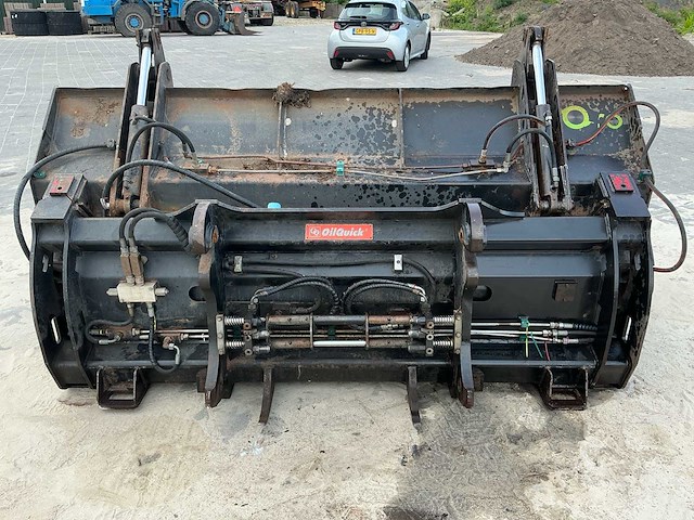 2014 oilquick shovel hoogkipbak met hydraulische klem - afbeelding 9 van  12