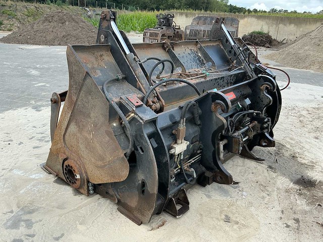 2014 oilquick shovel hoogkipbak met hydraulische klem - afbeelding 10 van  12