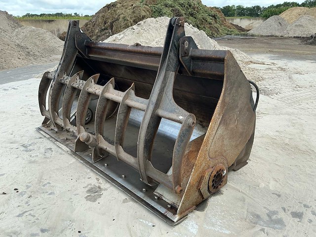 2014 oilquick shovel hoogkipbak met hydraulische klem - afbeelding 1 van  1