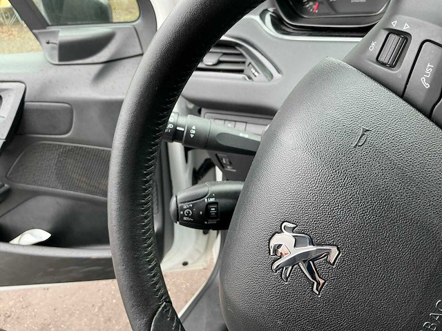 2014 peugeot 208 personenauto - afbeelding 10 van  42