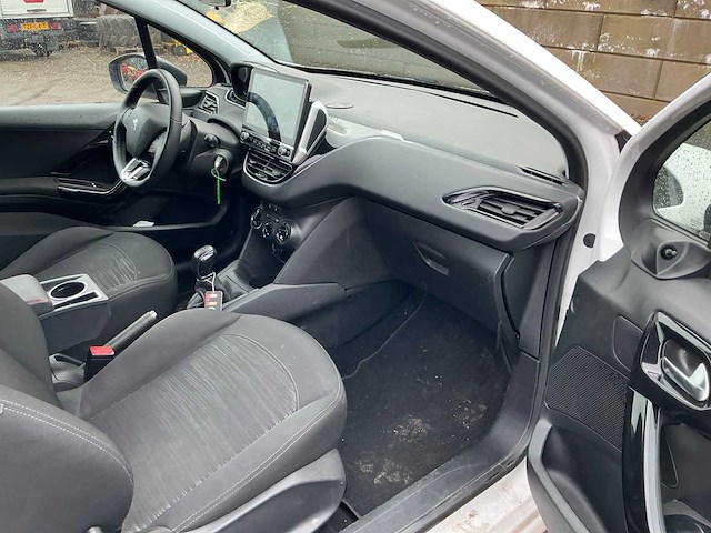 2014 peugeot 208 personenauto - afbeelding 27 van  42