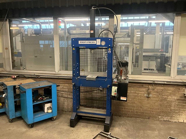 2014 rhtc profi press 15t garagepers - afbeelding 1 van  9