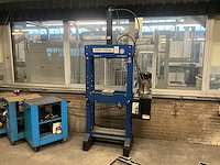 2014 rhtc profi press 15t garagepers - afbeelding 1 van  9