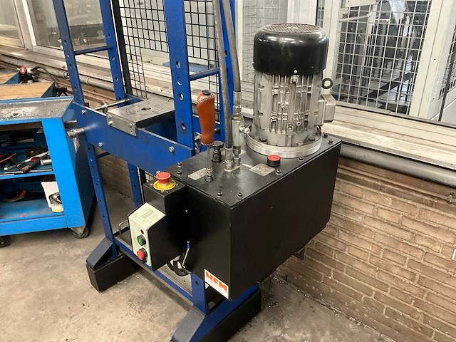 2014 rhtc profi press 15t garagepers - afbeelding 7 van  9