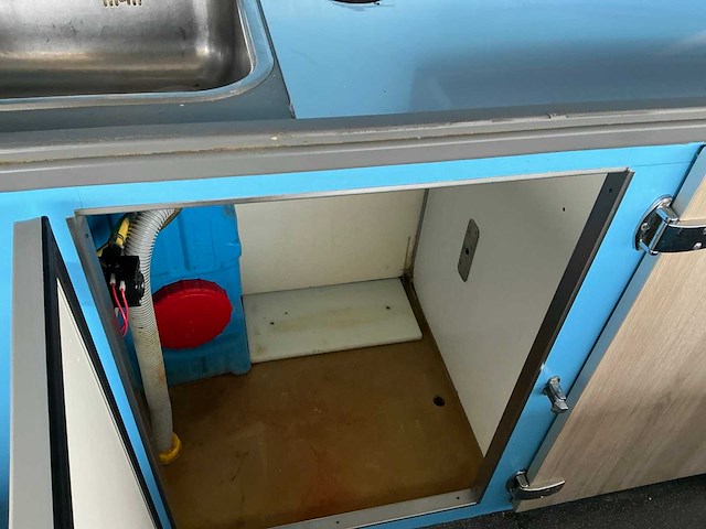 2014 scania p370 opleggertrekker met 2001 de vries jv10000 visverkoop oplegger - afbeelding 17 van  45