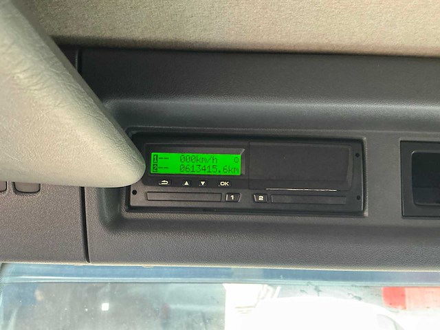 2014 scania p370 opleggertrekker met 2001 de vries jv10000 visverkoop oplegger - afbeelding 29 van  45