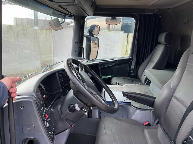 2014 scania p370 opleggertrekker met 2001 de vries jv10000 visverkoop oplegger - afbeelding 32 van  45