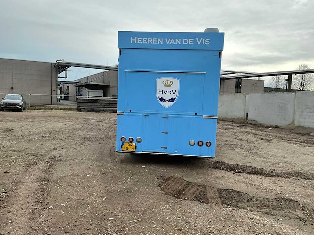 2014 scania p370 opleggertrekker met 2001 de vries jv10000 visverkoop oplegger - afbeelding 43 van  45