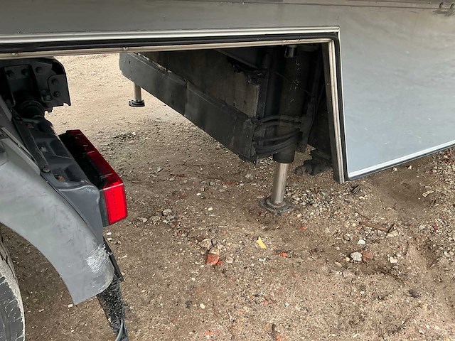 2014 scania p370 opleggertrekker met 2001 de vries jv10000 visverkoop oplegger - afbeelding 1 van  13