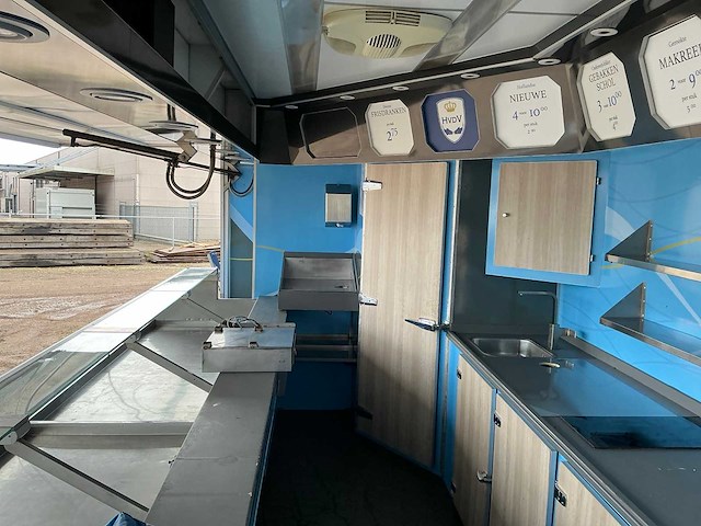 2014 scania p370 opleggertrekker met 2001 de vries jv10000 visverkoop oplegger - afbeelding 5 van  20